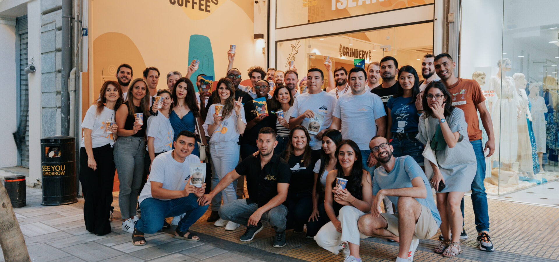 ΣΥΝΕΡΓΑΤΕΣ ΑΠΟ ΦΑΡΜΕΣ & COFFEE ISLAND ΟΜΑΔΑ Β.